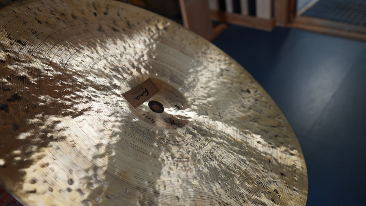 22" Nefertiti 2528g