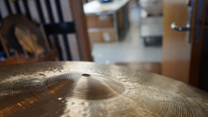 23" Nefertiti 2686g