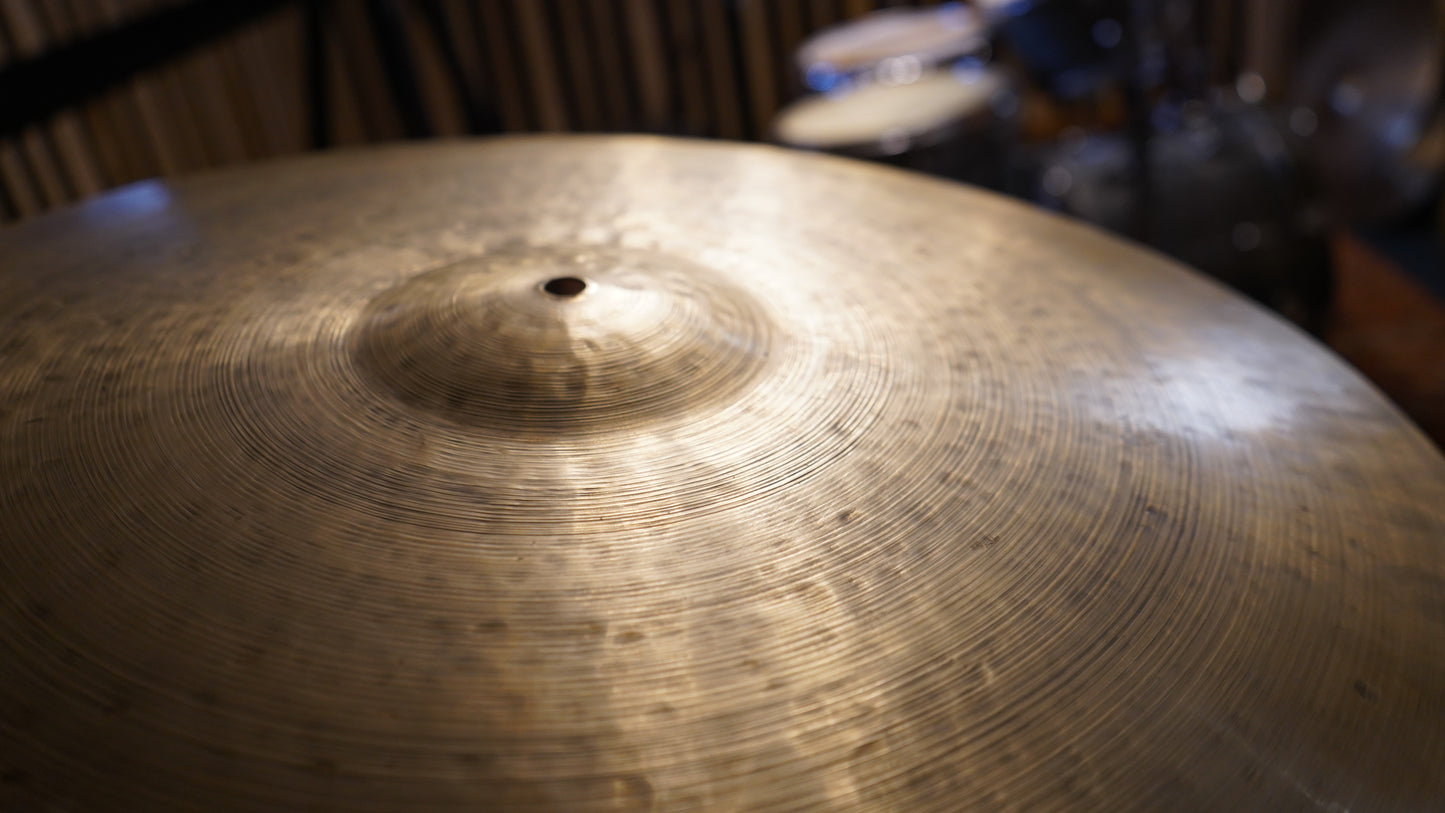 22" Eighth Anniversary 2399g