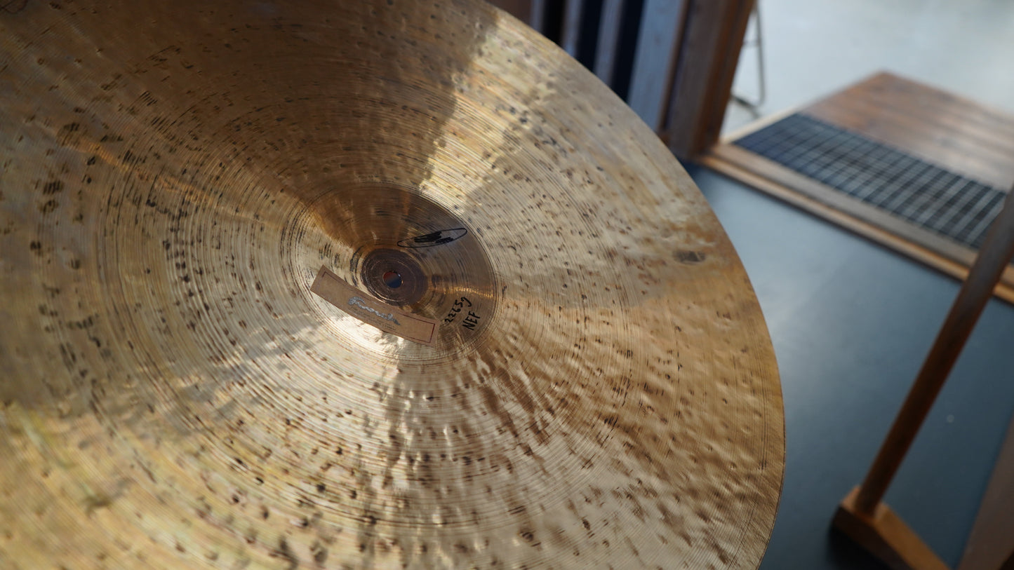 22" Nefertiti 2265g