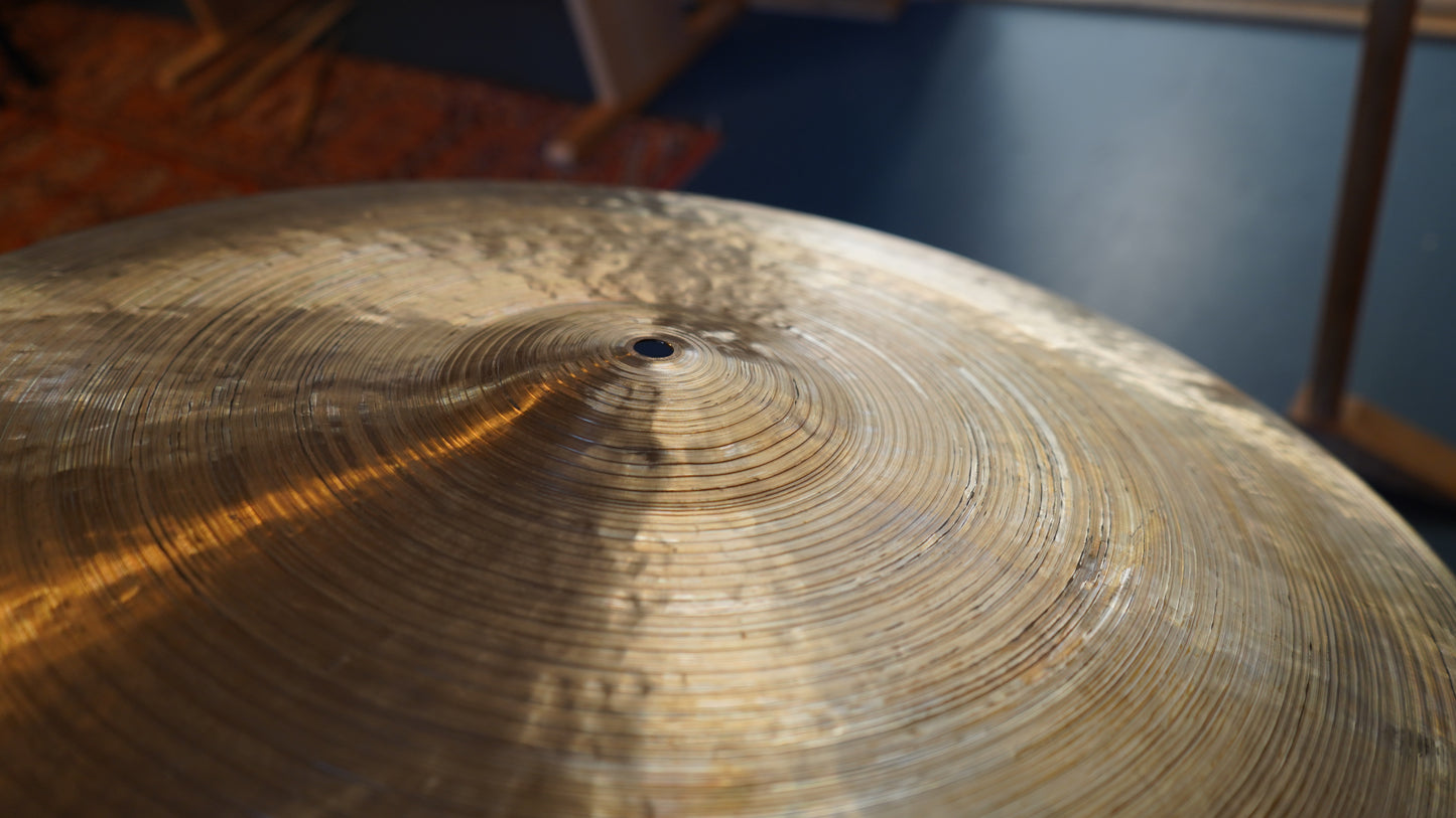 22" Nefertiti 2265g