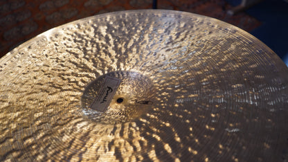 23" Hutch Signature 2742g