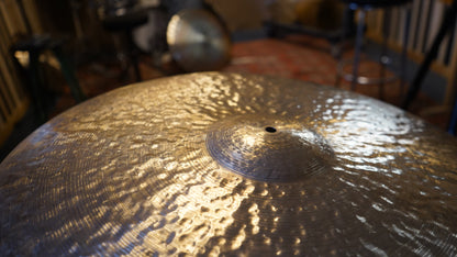 23" Hutch Signature 2742g