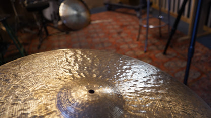 23" Hutch Signature 2742g