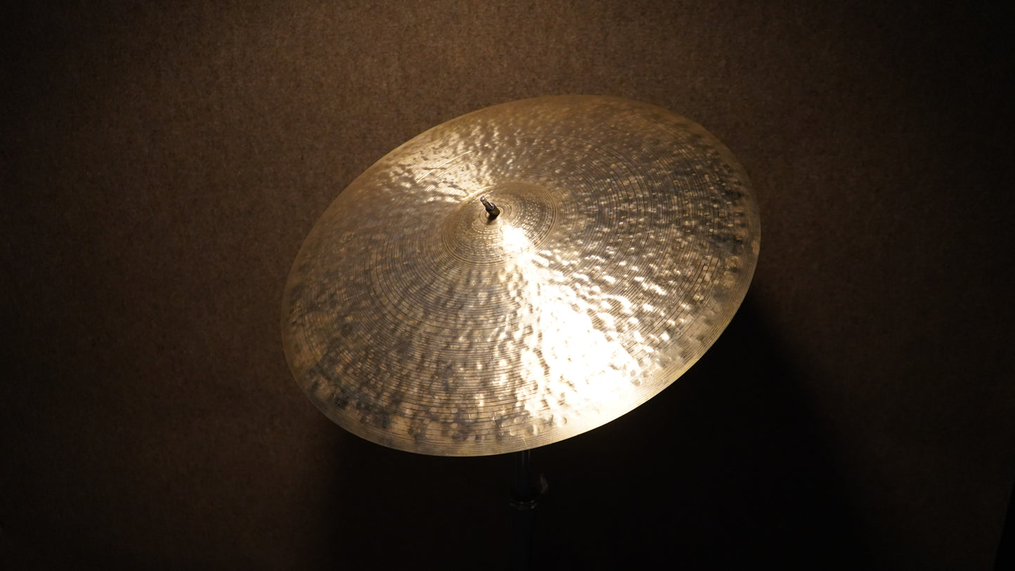23" Hutch Signature 2742g