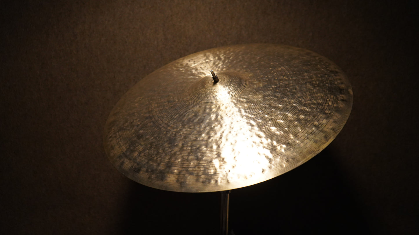 23" Hutch Signature 2742g