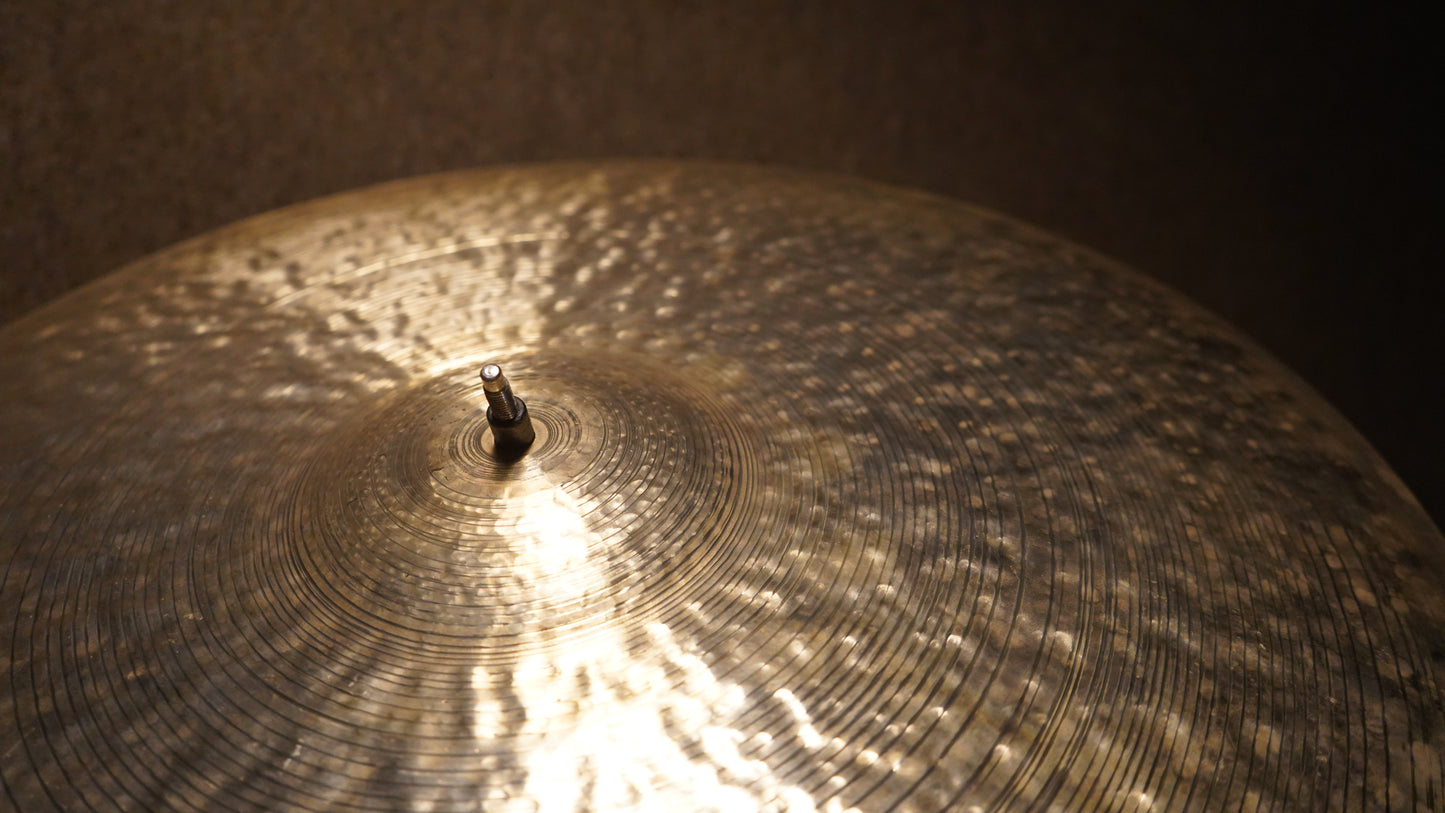 23" Hutch Signature 2742g