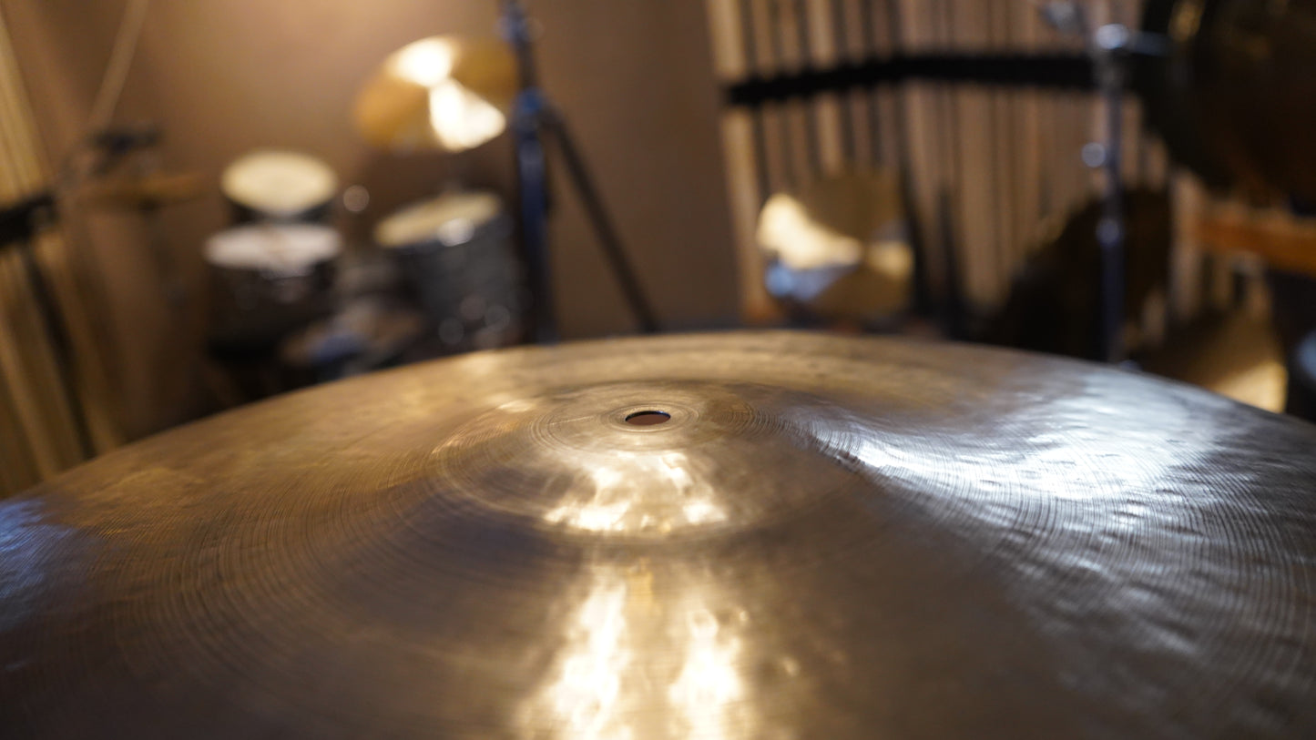 18" Hand Formed Big Bell 1557g